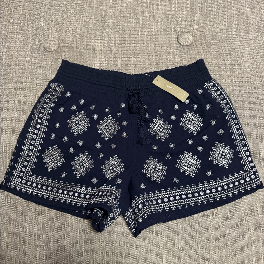 NWT Women’s J. Crew Navy and White Patterned Shorts